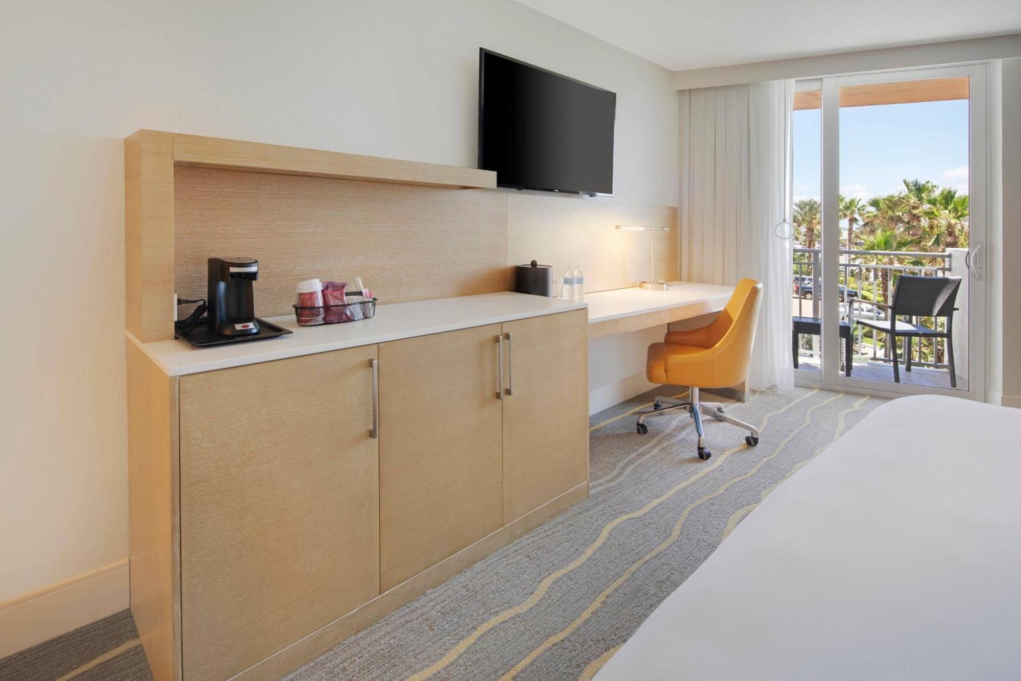 Delta Hotels By Marriott Daytona Beach Oceanfront Екстер'єр фото
